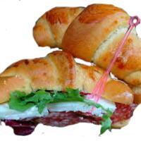 Croissant farcito - QUEENS CAFFÈ BISTROT