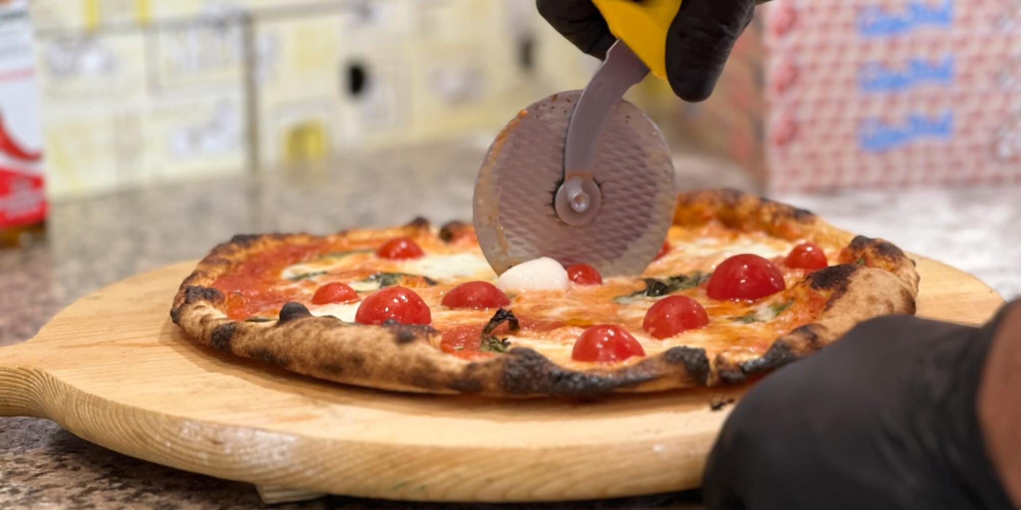 Mani in pasta Borello