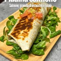 Piadina Smoked Salmon - Burgers Gourmet - Enna