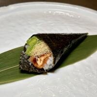 Temaki salmone tartare - ASAKA SUSHI