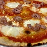 Pizza Salsiccia e Provola - Panuozzo e Pizza da Tina Capaccio