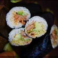 Sushi burrito - salmone flambè - Yummy Poke
