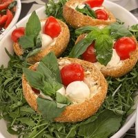 Fresella mozzarella e pomodori - Madegra Salerno Food