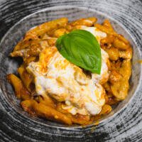 Strozzapreti Cilentani con Pomodoro, Basilico e Stracciatella di Bufala - PrimeQuerce Menù