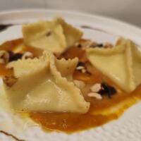 Ghirlanda di pasta fresca ripiena con zucca e ricotta di bufala - TradizionAle Food restaurant