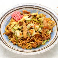 YAKISOBA POLLO VERDURE E SALSA DI SOIA - Lo Sparviero