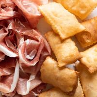 PLATEAU DI PROSCIUTTO AL COLTELLO CON GNOCCO FRITTO - Bistrò 26