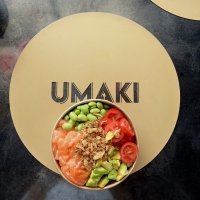 POKE SAKE- Riso bianco, Salmone crudo, avocado, edamame, pomodorini, cipolla croccante, salsa teriyaki. - Umaki Salerno